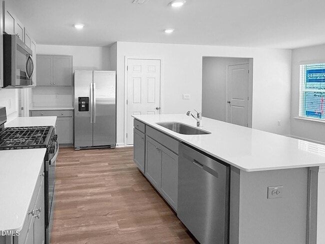 Building Photo - 286 Palm Dr