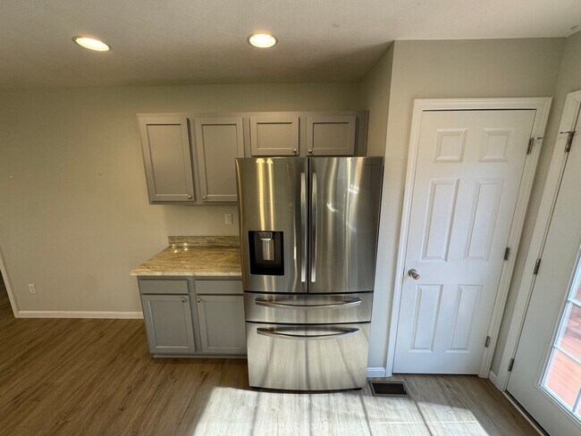 Building Photo - 25 Mandan Ct