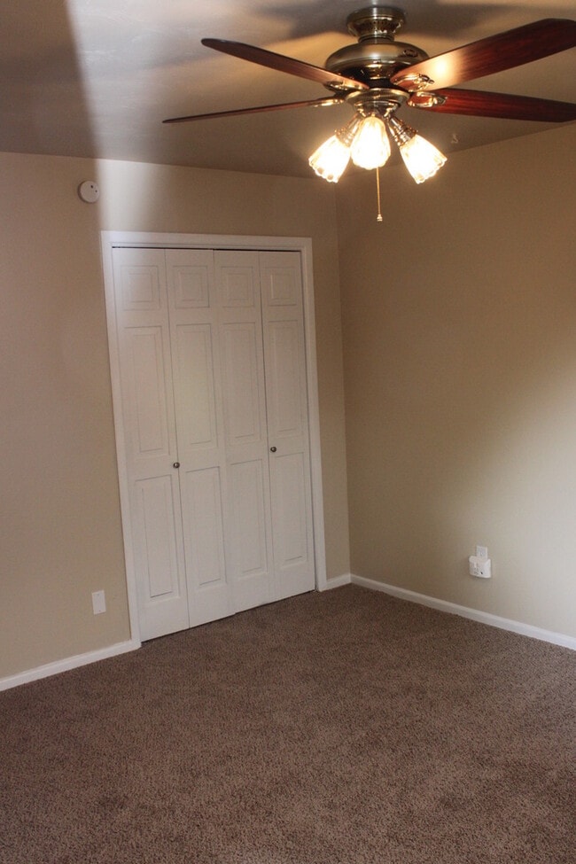 Building Photo - Available February. Large game room in back w/ electricity