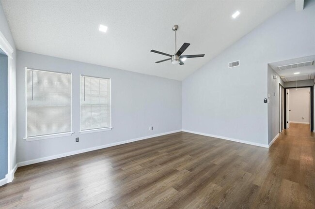 Building Photo - 17007 Pastoria Dr