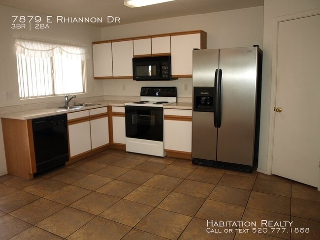 Building Photo - 3 Bedroom Home in Pantano Heights w/ Pool