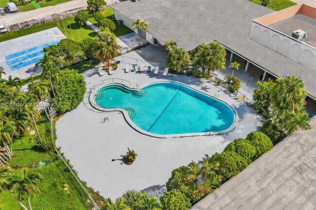 Building Photo - 1300 NW 43 Terrace