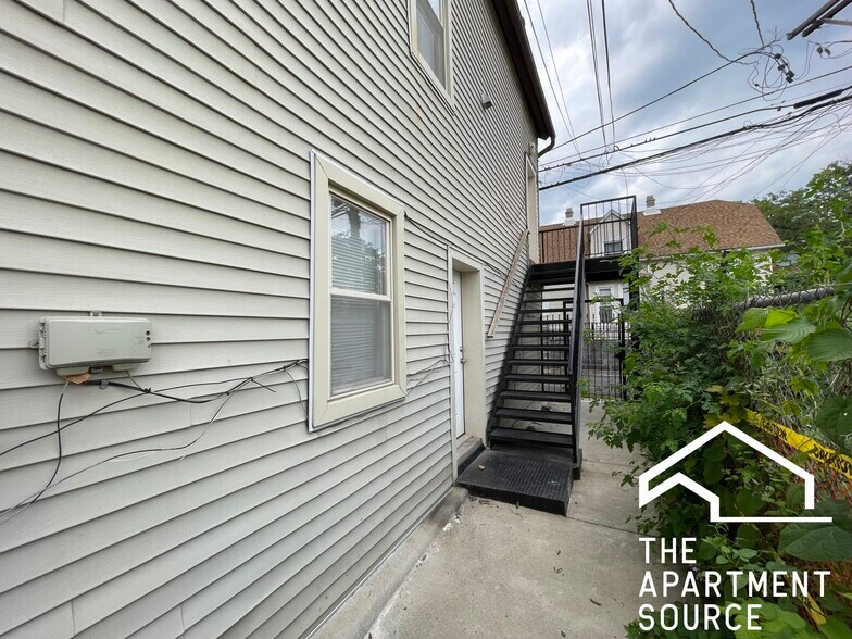 Building Photo - 3606 W Cortland St