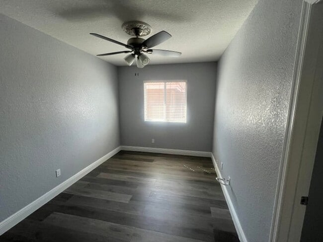 Building Photo - 810 Palm Tree Ln