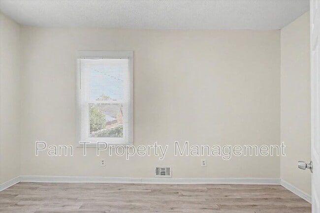 Building Photo - 814 Ott St