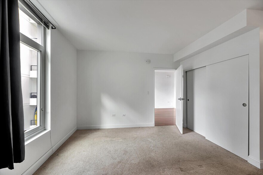 Building Photo - 425 W Beech St