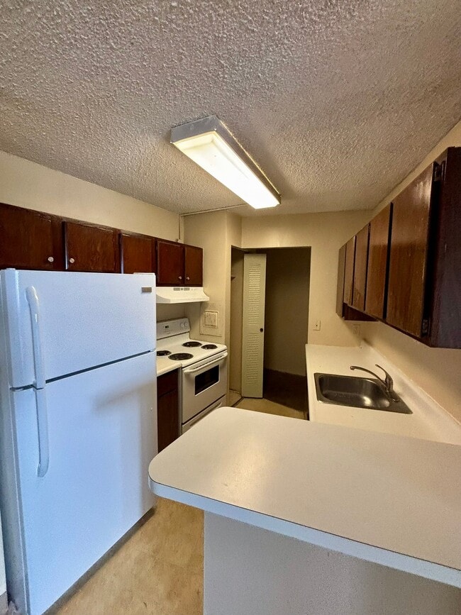 Building Photo - 1400 Millersport Hwy