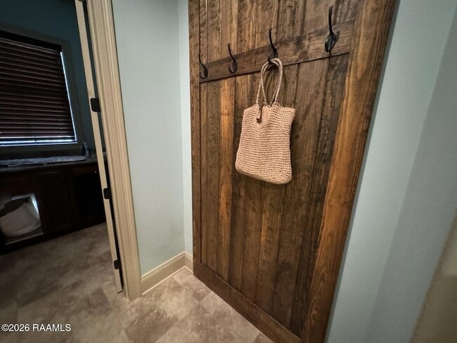 Building Photo - 330 Dunvegan Ct