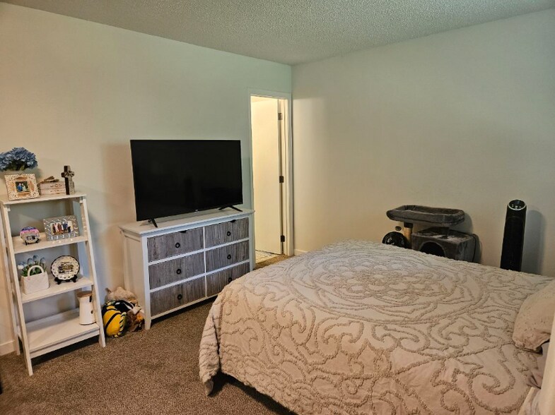 Building Photo - 6XXX Mockingbird Ln