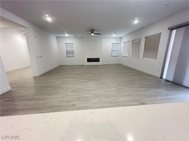 Building Photo - 350 Tigullio Ave