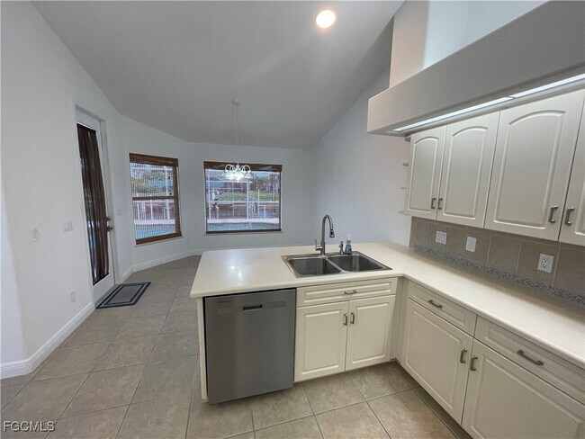 Building Photo - 609 SW 43rd Ln