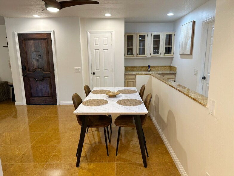 Building Photo - 43550 Carmel Cir