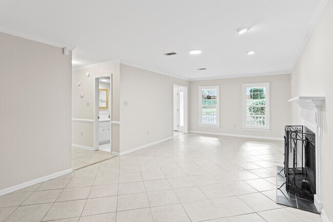Building Photo - 328 Old Salem Way