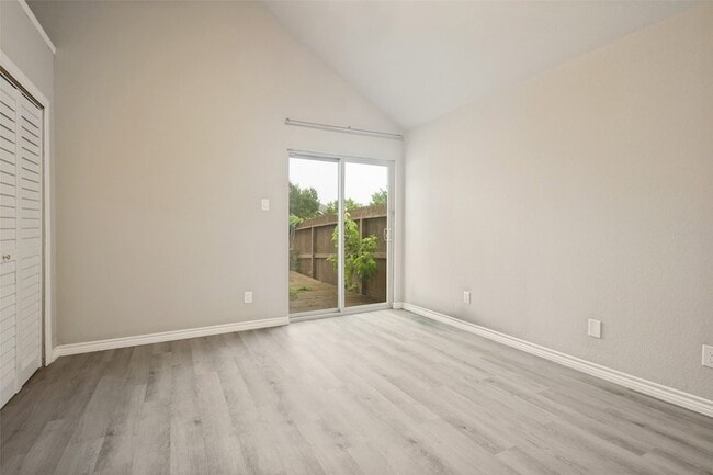 Building Photo - 945 Ramblewood Dr