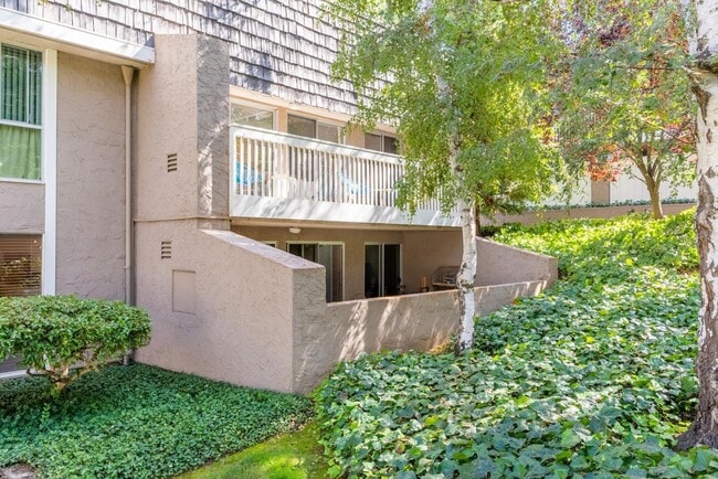 Building Photo - 675 Sharon Park Dr