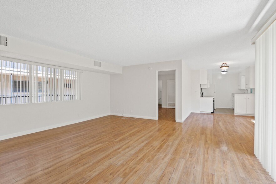 Building Photo - 12246 Montana Ave