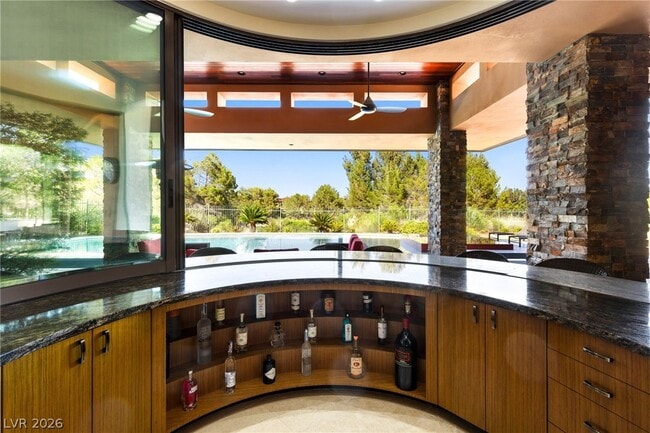 Building Photo - 2 Castle Oaks Ct