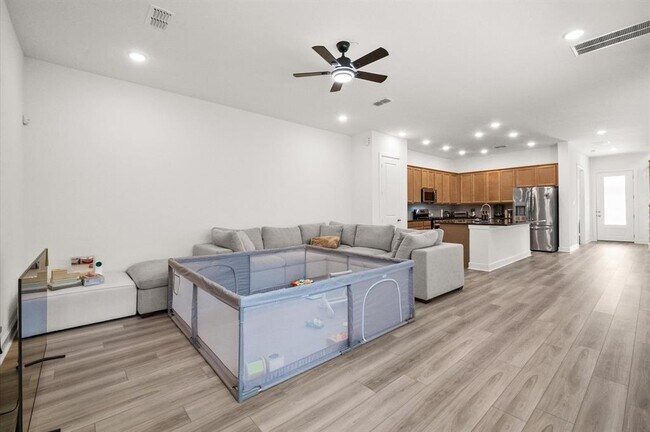 Building Photo - 1511 Emma Lk Dr