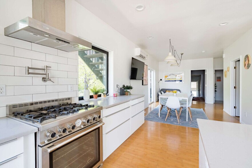 Building Photo - 1616 NW Northrup St