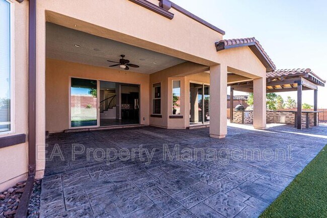 Building Photo - 827 Mesa Roja Trail NE