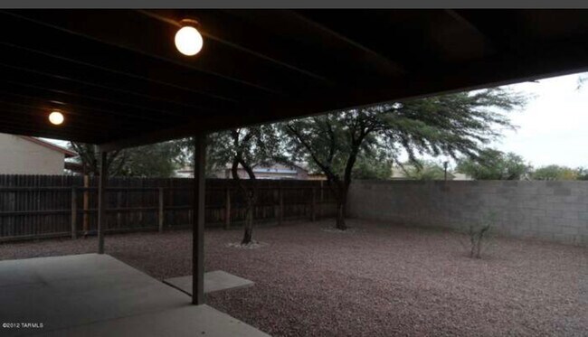 Building Photo - 1717 W Ransom Oaks Dr