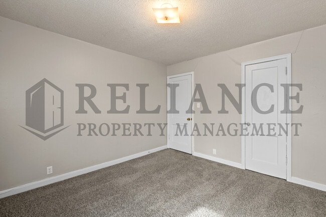 Building Photo - 1125 W 16th St N