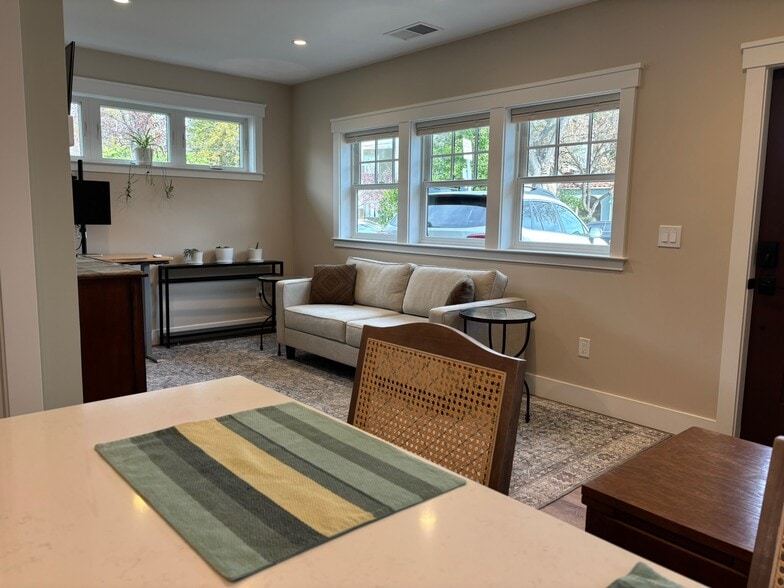 Building Photo - 2203 Park Ave