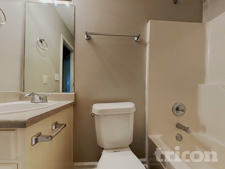 Building Photo - 6050 Fieldwood Ln