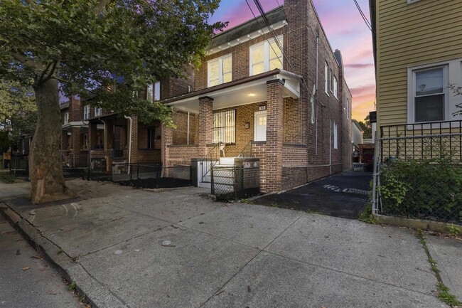 Building Photo - 165 Van Nostrand Ave