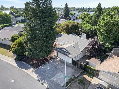 Building Photo - 3 bedroom 2 bath in Dry Creek School District.