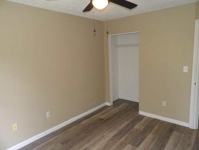 Building Photo - 326 Bypass Plaza Dr