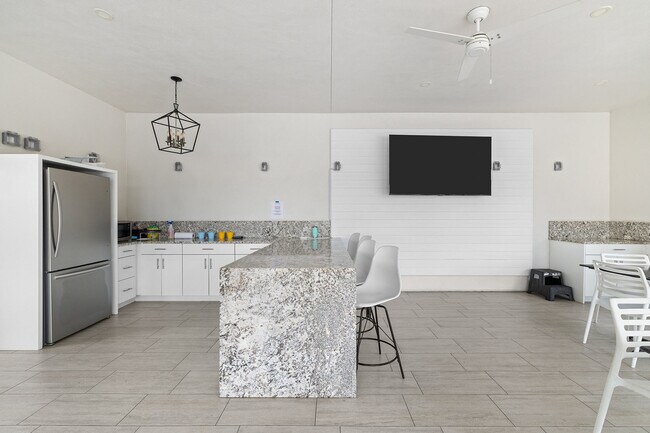 Building Photo - 4140 Bayhead Dr