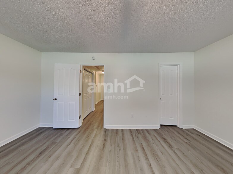 Building Photo - 2714 Cedar Bluff Dr