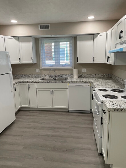 Building Photo - Sugar Wood