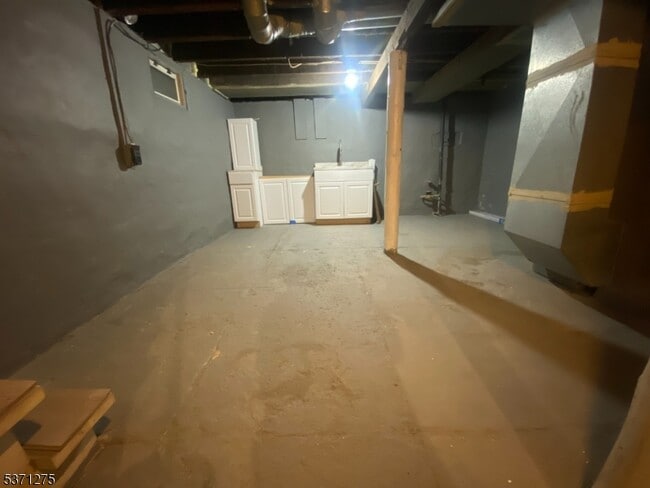 Building Photo - 61 Rose St