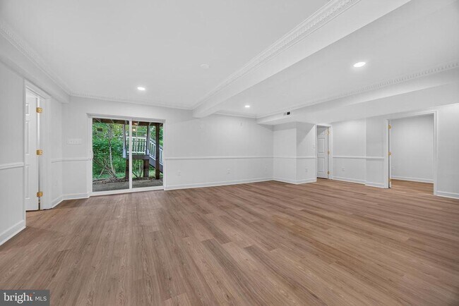 Building Photo - 221 Spring Race Ct