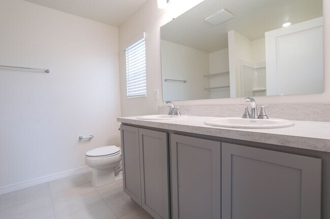 Building Photo - 2950 Lavanda Dr