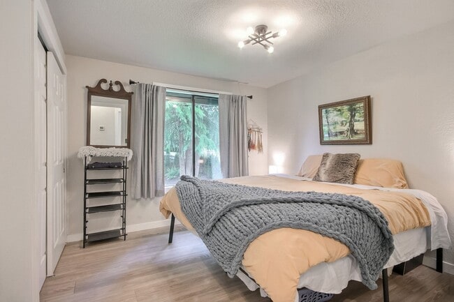 Building Photo - Stunning Home in Lake Stevens