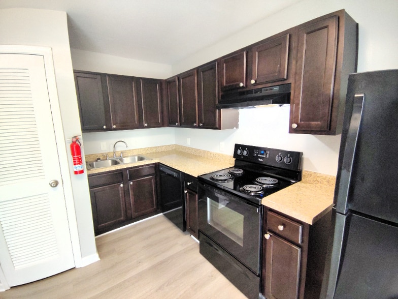 Primary Photo - 70 Duiguid Dr