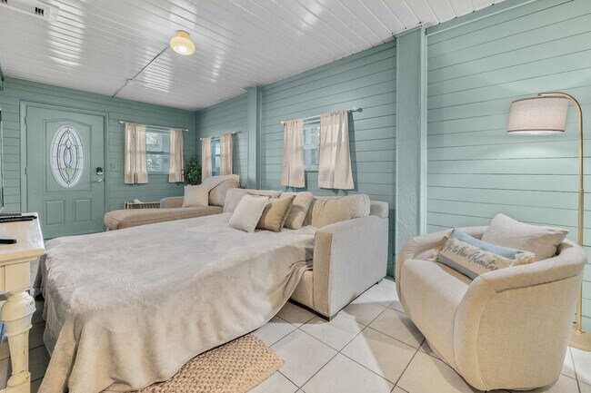 Building Photo - 108 Zamora St