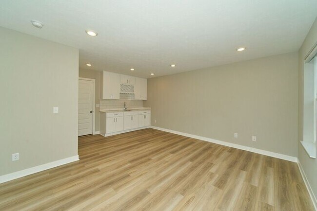 Building Photo - Beautiful Brand New,Townhome in Great Carm...