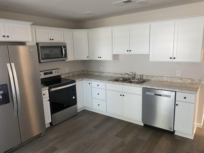 Building Photo - 200 Parkers Loop