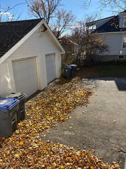 Building Photo - 27 Elm St