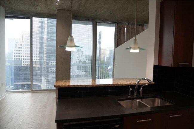 Building Photo - 3324 Peachtree Rd