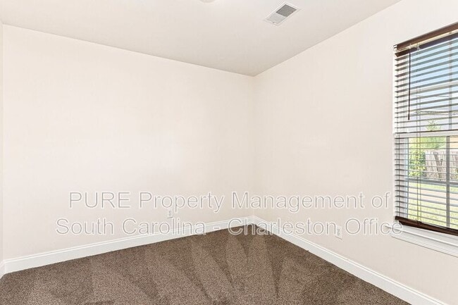 Building Photo - 229 Equinox Cir