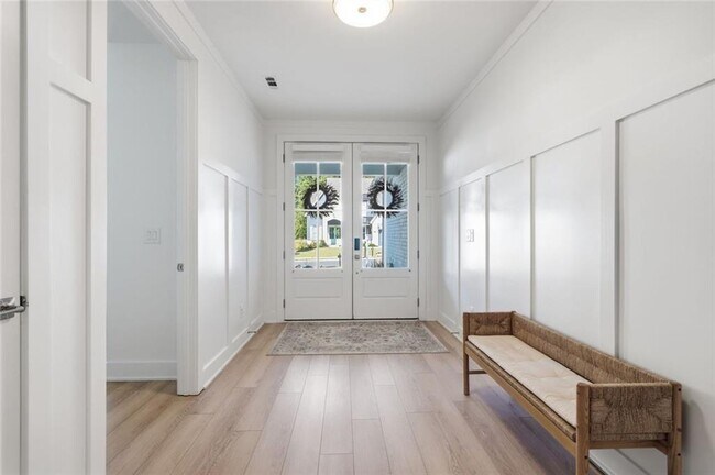 Building Photo - 5045 Reserve Dr