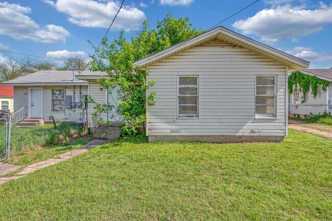 Building Photo - 3701 Parkwood St