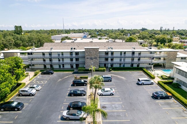 Primary Photo - 2 Bedroom / 2 Bath Condo
