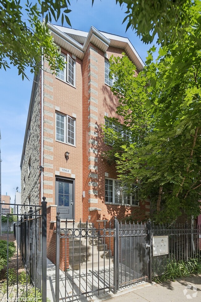 Building Photo - 1064 N Marshfield Ave