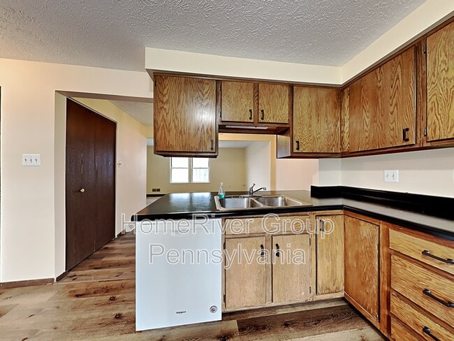 Building Photo - 331 Carters Grove Dr
